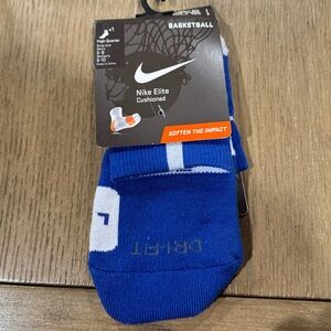 Nike elite high quarter basketball socks. Royal blue. Mens size 6 - 8. NWT
